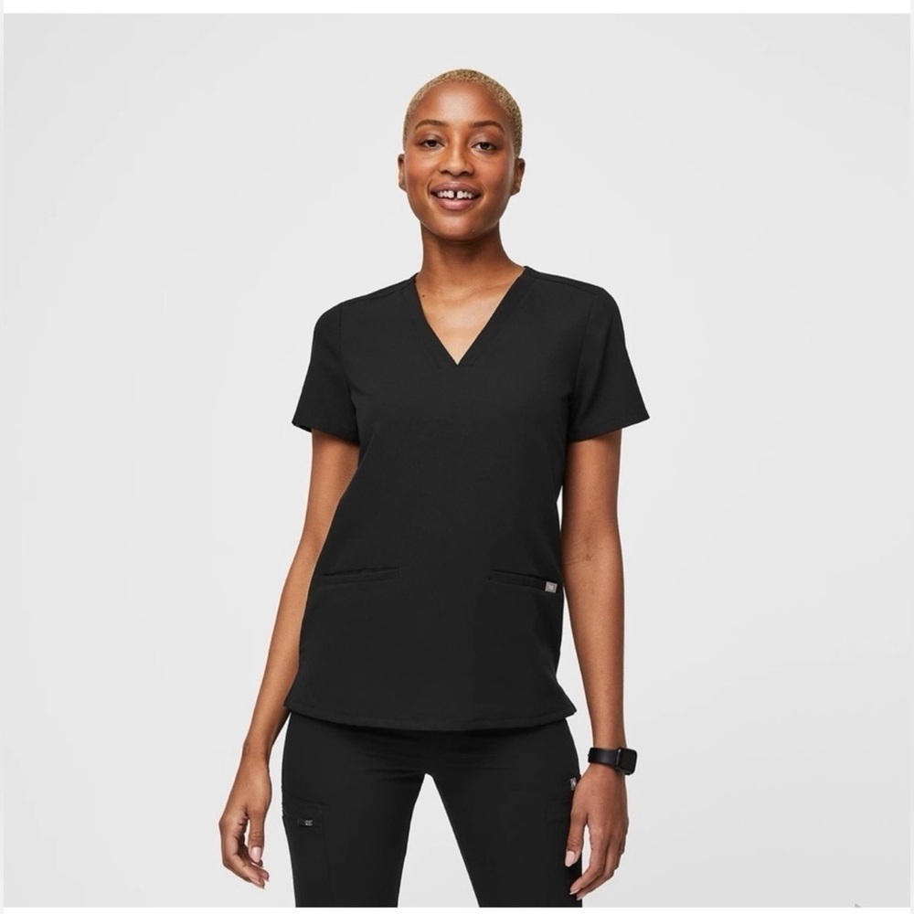 NWT Figs Casma Three-Pocket Scrub Top Black Size L PO3182